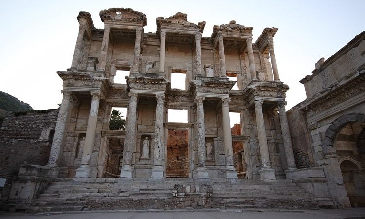 Efes Antik Kenti Gezilecek Yerler