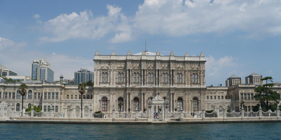 Dolmabahçe Sarayı’nın Tarihi ve Mimarisi